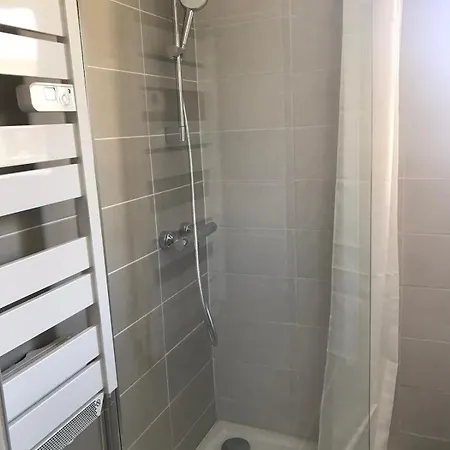 2 Pieces Climatise Pour 4 Personnes Piscine A Pied דירה