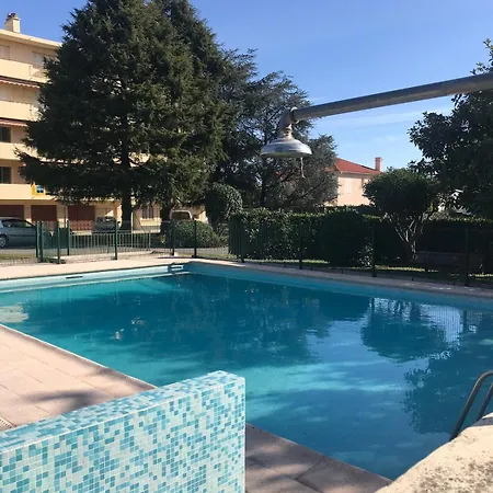 2 Pieces Climatise Pour 4 Personnes Piscine A Pied דירה אנטיב